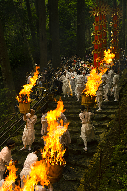 山道を急ぐ