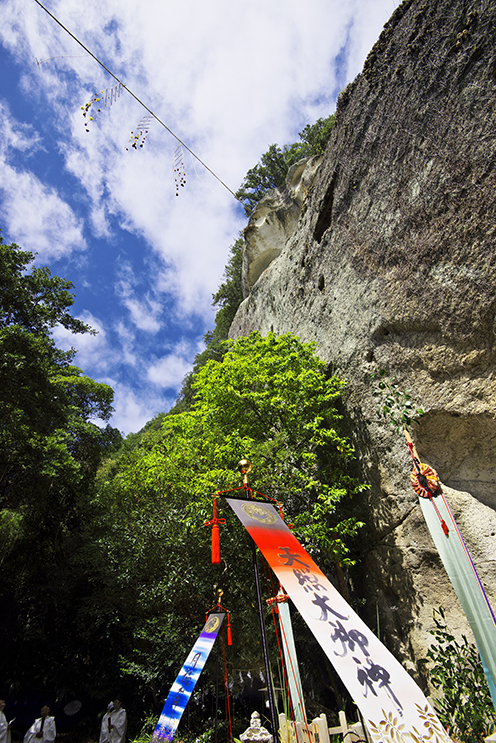 山道を急ぐ